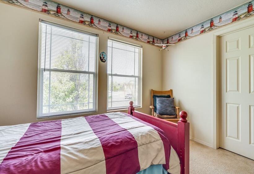 Ideally Located Nampa Home W/ Office Area & Patio!