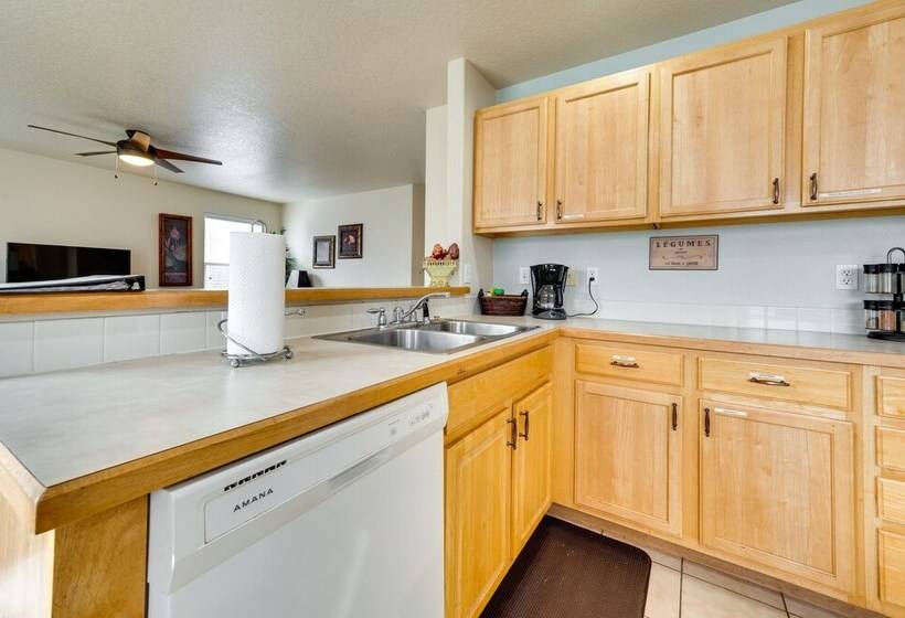 Ideally Located Nampa Home W/ Office Area & Patio!