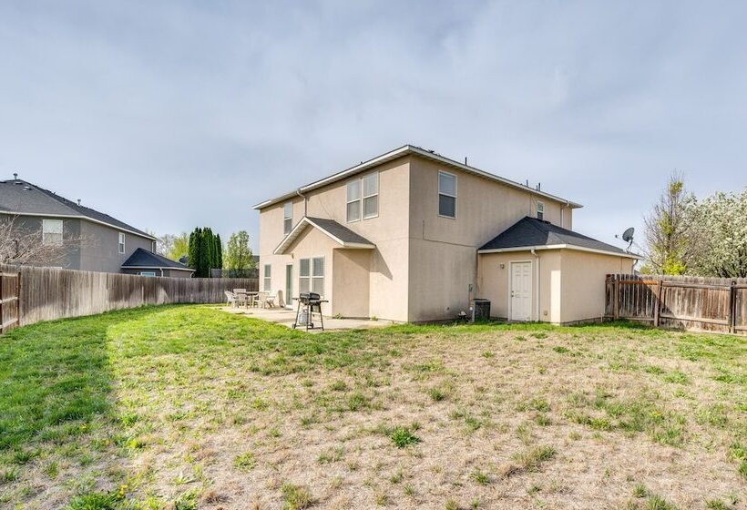 Ideally Located Nampa Home W/ Office Area & Patio!