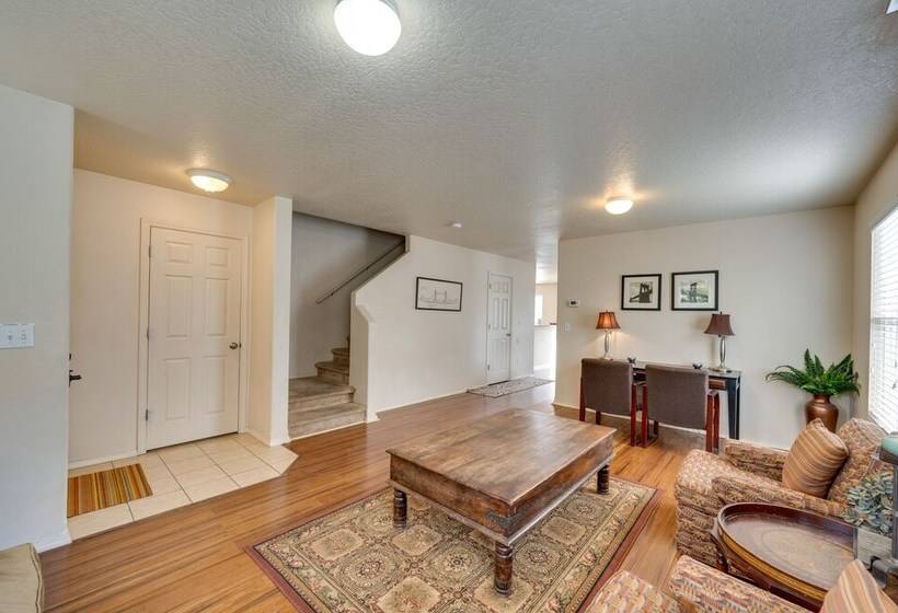 Ideally Located Nampa Home W/ Office Area & Patio!