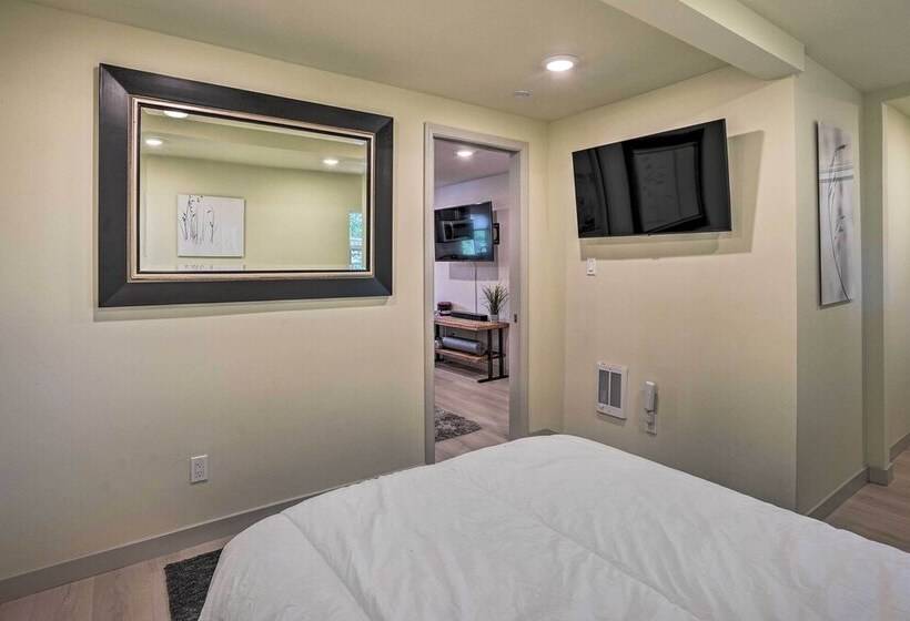 Ideally Located Oakland Home W/ Private Yard!