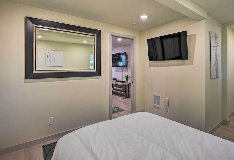 Ideally Located Oakland Home W/ Private Yard!