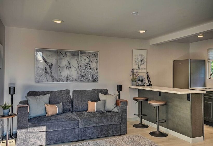 Ideally Located Oakland Home W/ Private Yard!