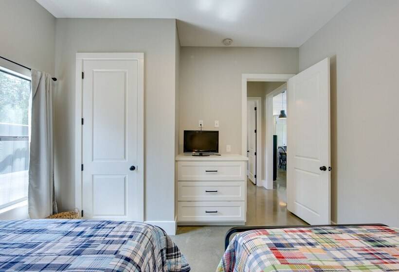 Modern Kennard Cabin W/ 3 Casitas   Walk To Pond!