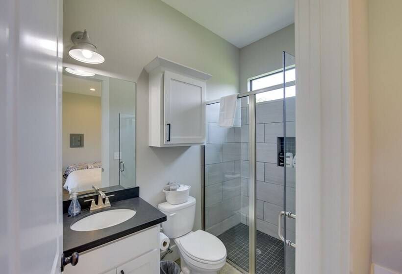 Modern Kennard Cabin W/ 3 Casitas   Walk To Pond!