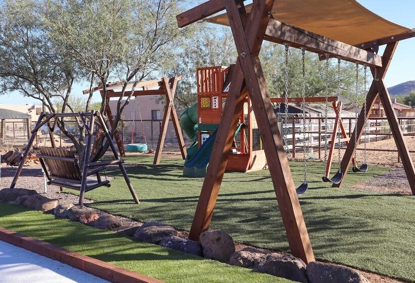 Phoenix  Kick Back Corral  W/ Outdoor Oasis!