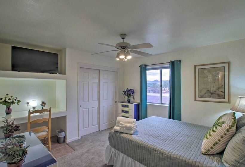 Phoenix  Kick Back Corral  W/ Outdoor Oasis!