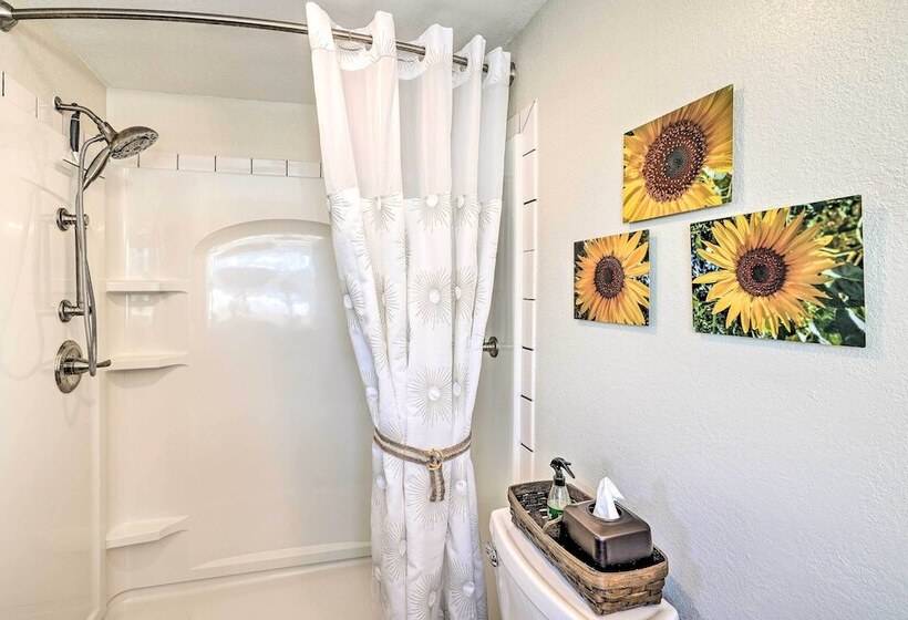 Kid Friendly House ~ 8 Mi To Cedar Rapids!