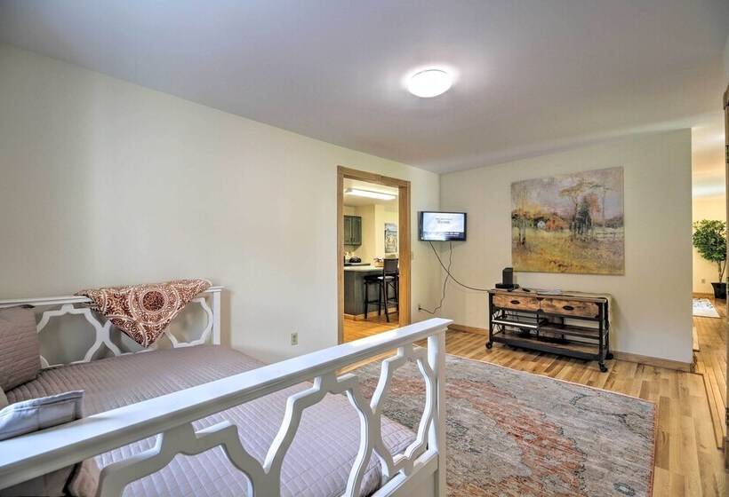 Lake Champlain Home W/ Decks, Kayaks & Fire Pit!