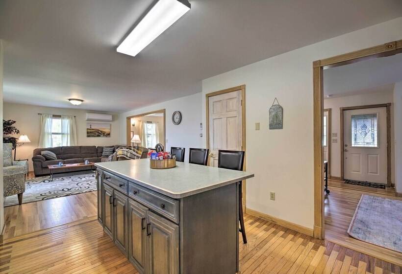 Lake Champlain Home W/ Decks, Kayaks & Fire Pit!