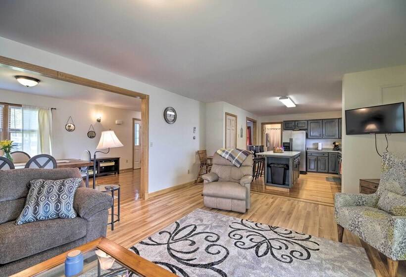 Lake Champlain Home W/ Decks, Kayaks & Fire Pit!