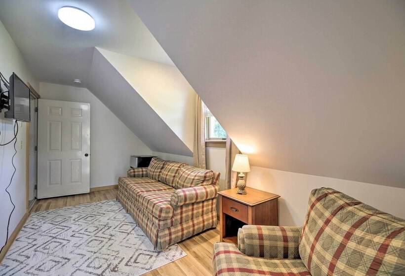 Lake Champlain Home W/ Decks, Kayaks & Fire Pit!