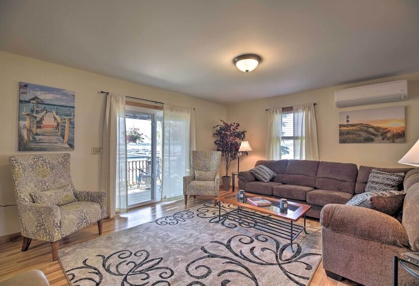 Lake Champlain Home W/ Decks, Kayaks & Fire Pit!