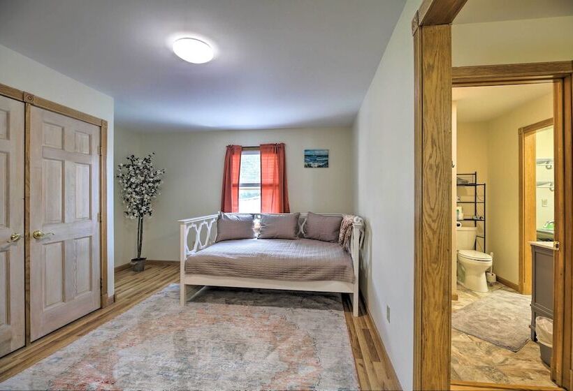 Lake Champlain Home W/ Decks, Kayaks & Fire Pit!