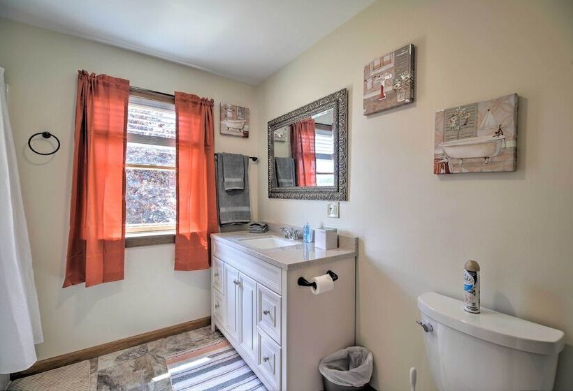 Lake Champlain Home W/ Decks, Kayaks & Fire Pit!