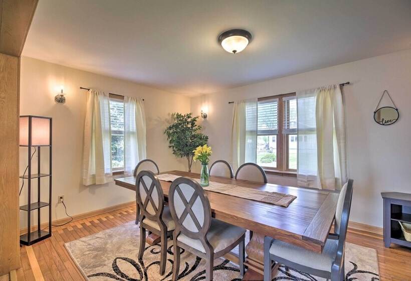 Lake Champlain Home W/ Decks, Kayaks & Fire Pit!