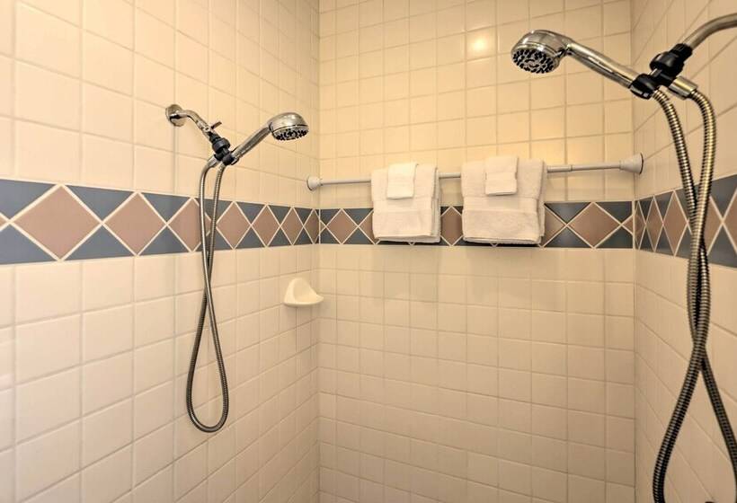 Beautiful Havasu Retreat W/ Hot Tub, Pet Friendly!