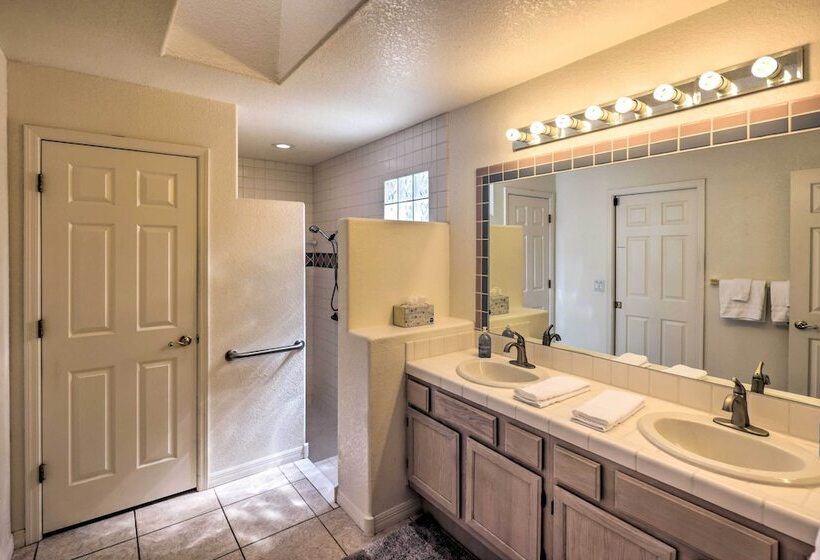 Beautiful Havasu Retreat W/ Hot Tub, Pet Friendly!