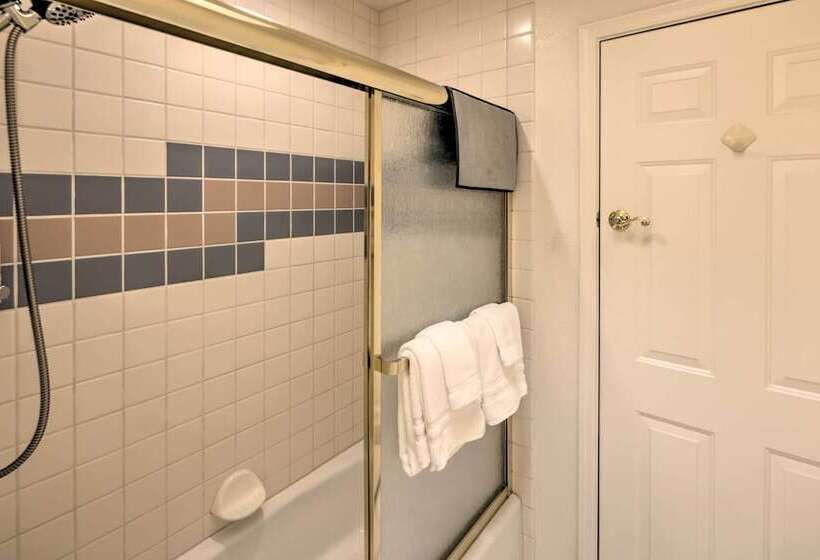 Beautiful Havasu Retreat W/ Hot Tub, Pet Friendly!