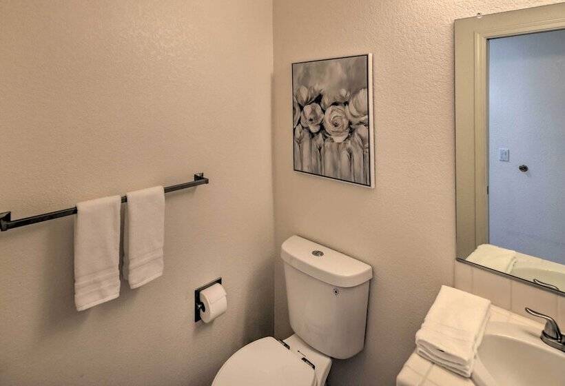 Beautiful Havasu Retreat W/ Hot Tub, Pet Friendly!