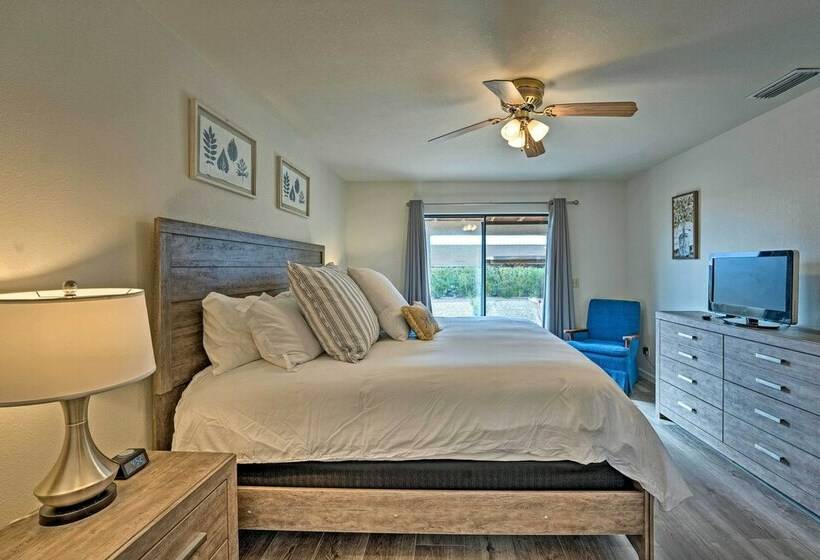 Lake Havasu City Retreat W/ Mtn Views & Patio!