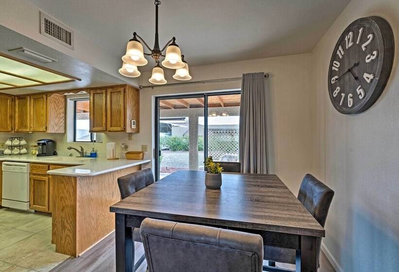 Lake Havasu City Retreat W/ Mtn Views & Patio!