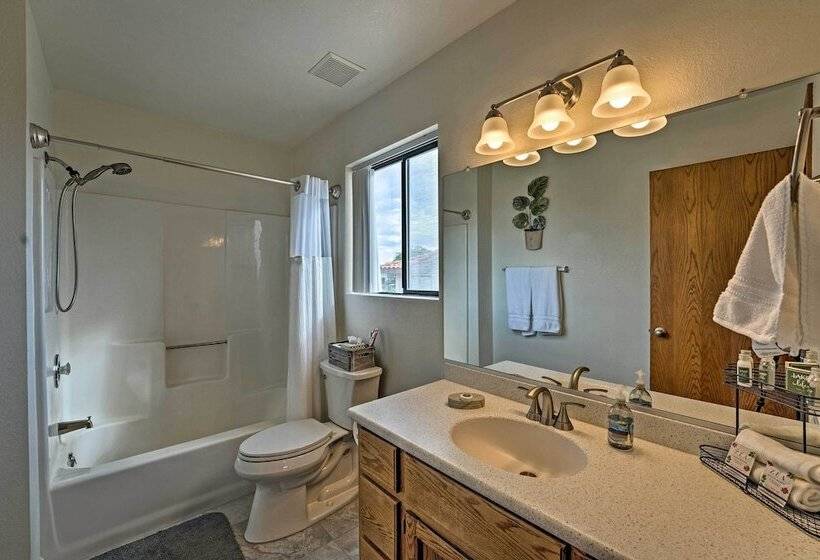 Lake Havasu City Retreat W/ Mtn Views & Patio!