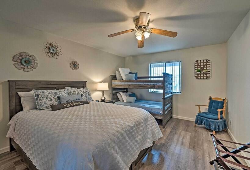 Lake Havasu City Retreat W/ Mtn Views & Patio!