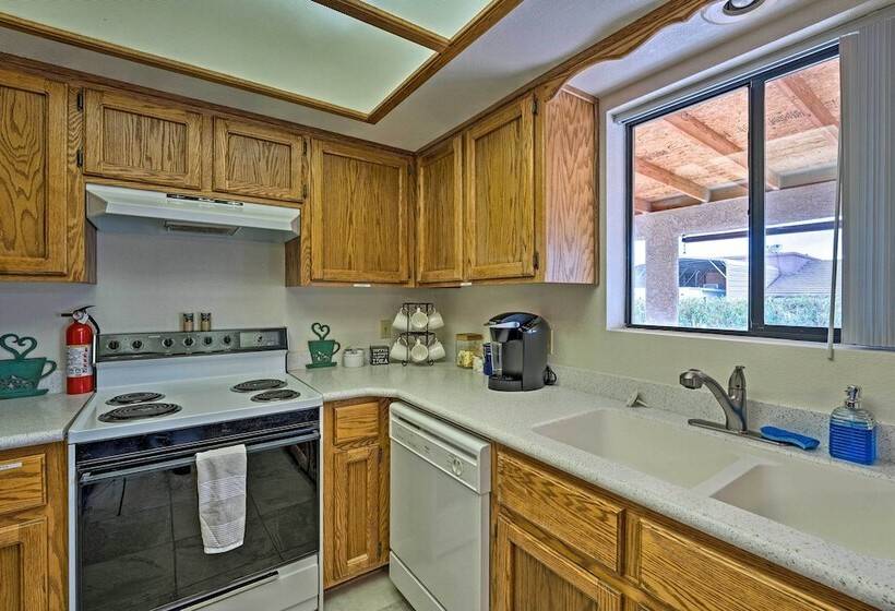 Lake Havasu City Retreat W/ Mtn Views & Patio!