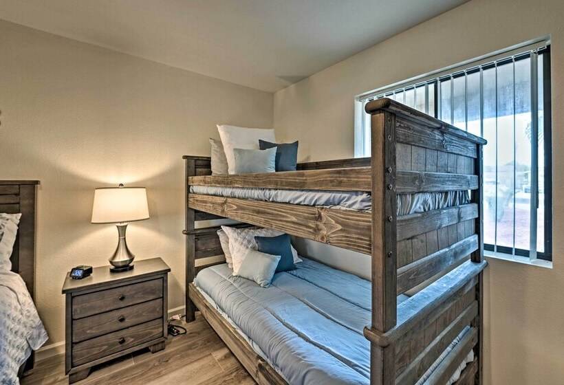 Lake Havasu City Retreat W/ Mtn Views & Patio!