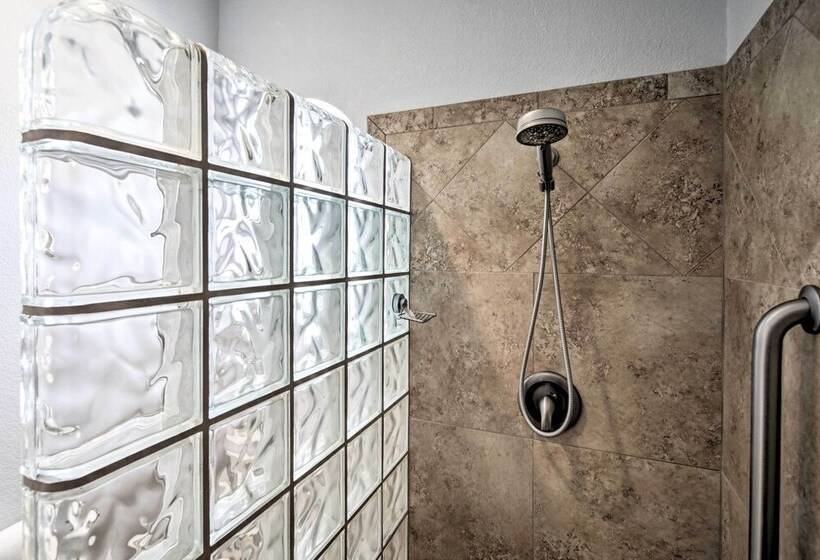 Lake Havasu Home   2 Mi From Main Launch Ramp!