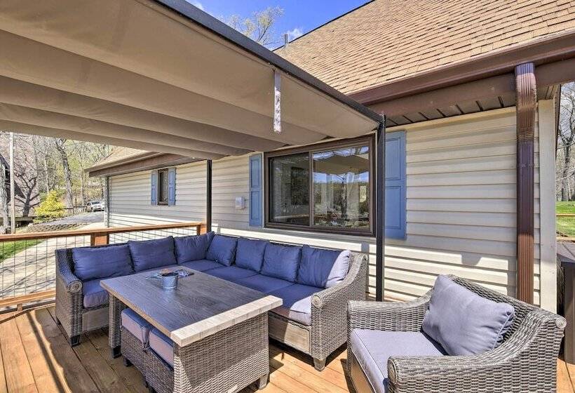 Lake House Haven: Fire Pit, Boat Dock + More!