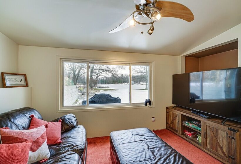 Lakefront Brohman Retreat W/ Dock & Fire Pit!