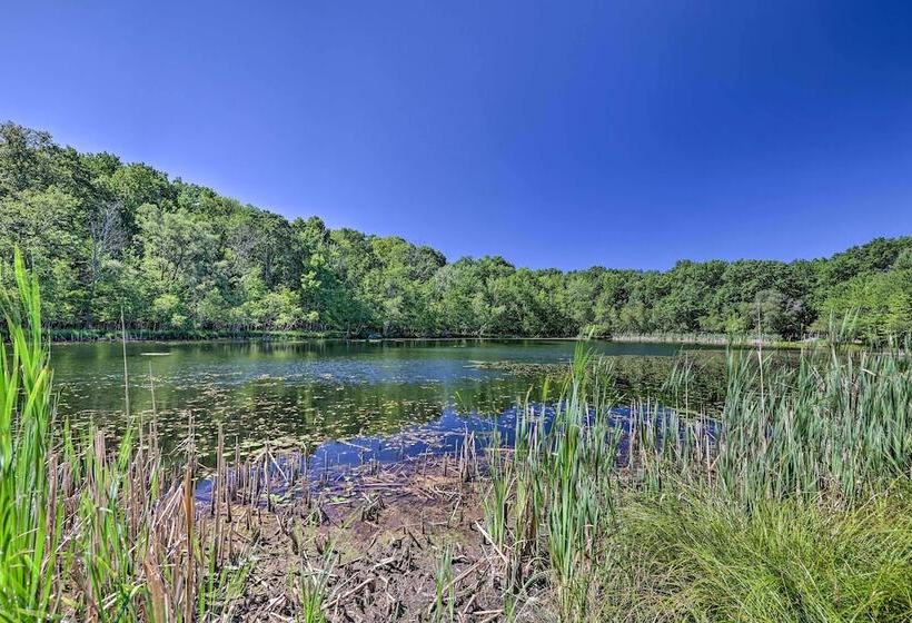 Fire Pit & Grill: Lakefront Poconos Cottage!