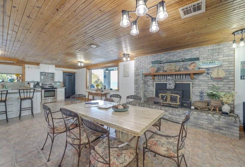 Lakefront Eufaula Escape W/ Dock + Private Beach!