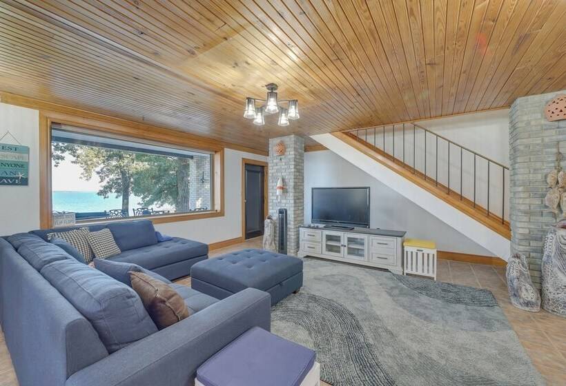 Lakefront Eufaula Escape W/ Dock + Private Beach!