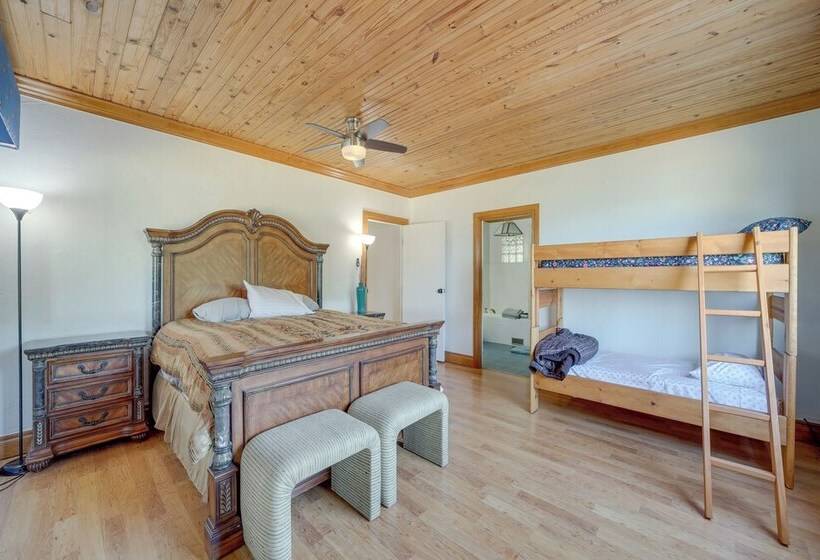 Lakefront Eufaula Escape W/ Dock + Private Beach!