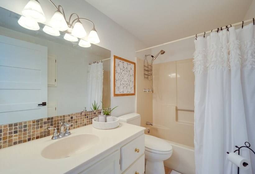 Lakefront Granite Shoals Escape W/ Dock!