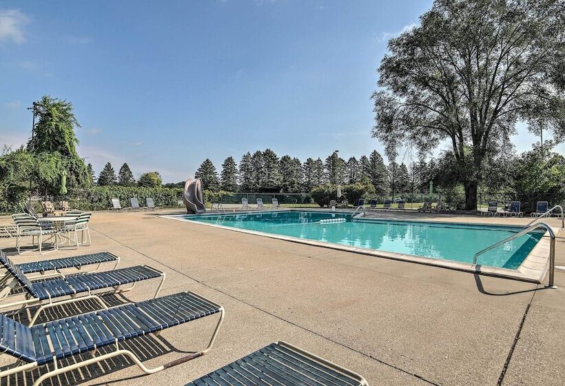 Lakefront Mecosta Cottage: Dock, Beach Access