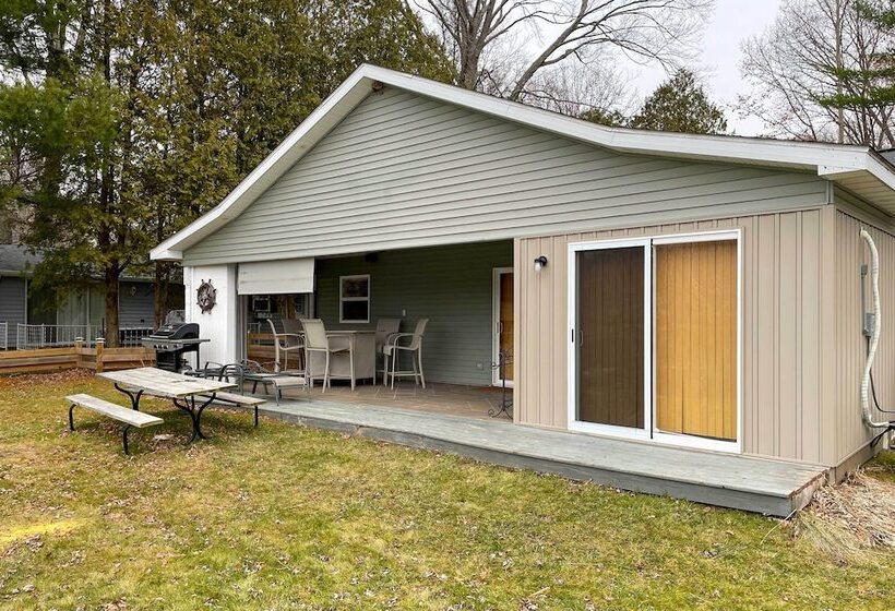 Lakefront Mecosta Cottage: Dock, Beach Access