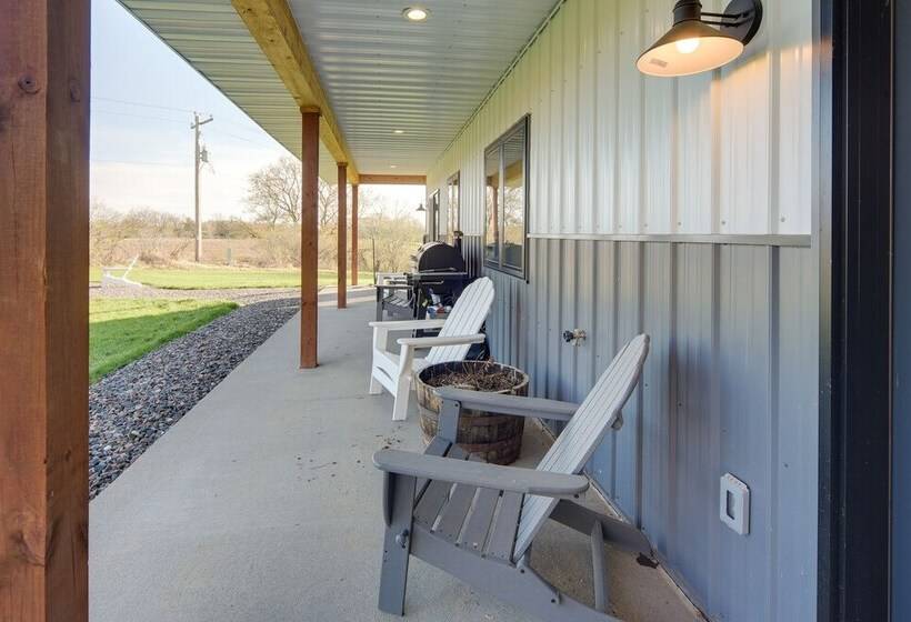 Large Home W/ Land In Prairie Farm!