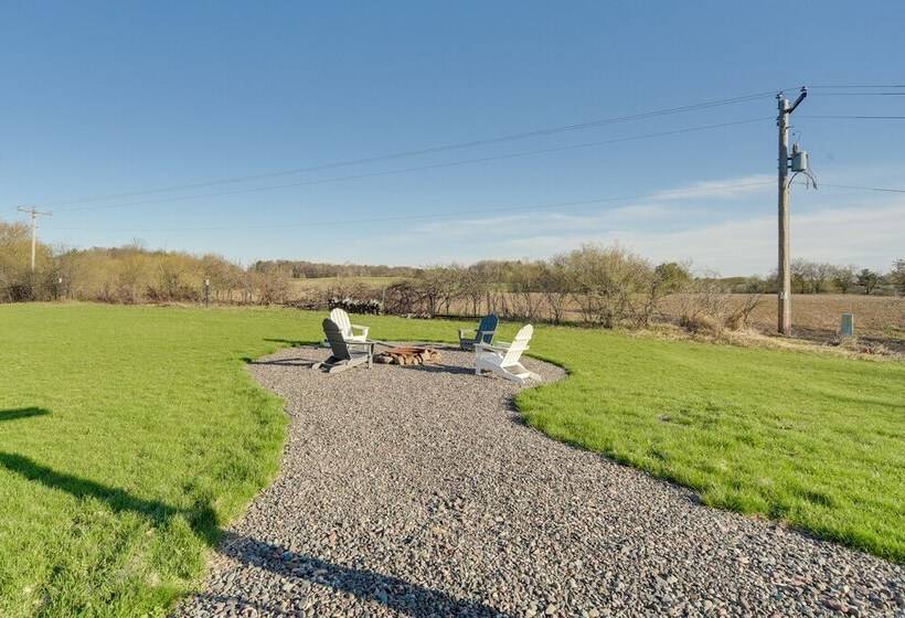 Large Home W/ Land In Prairie Farm!