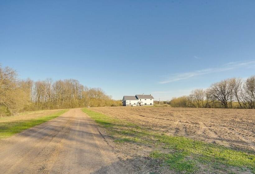 Large Home W/ Land In Prairie Farm!