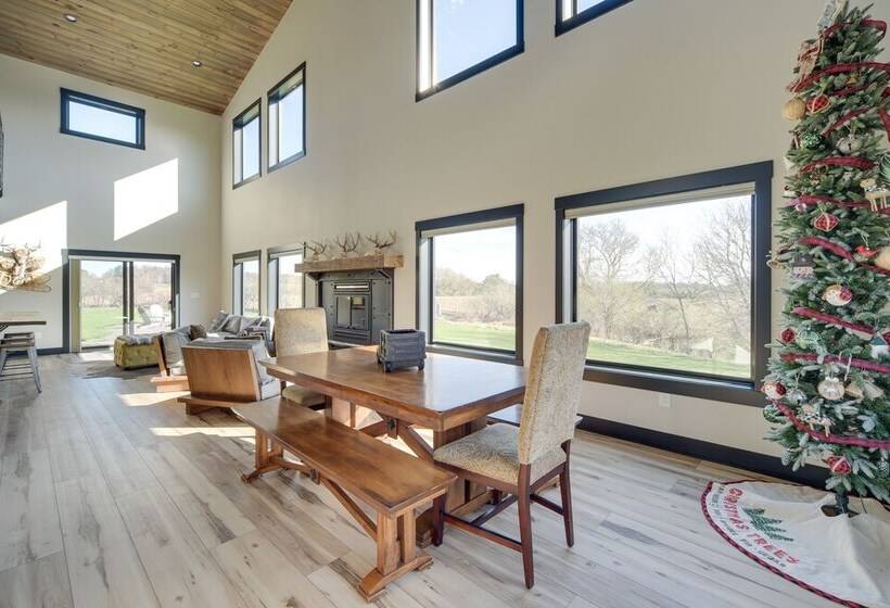 Large Home W/ Land In Prairie Farm!