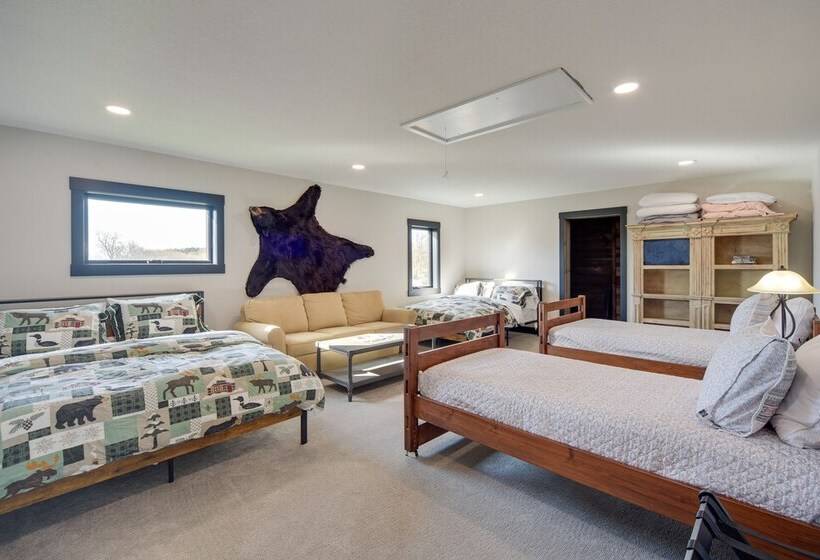 Large Home W/ Land In Prairie Farm!