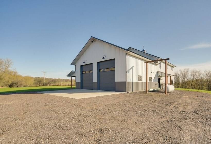 Large Home W/ Land In Prairie Farm!