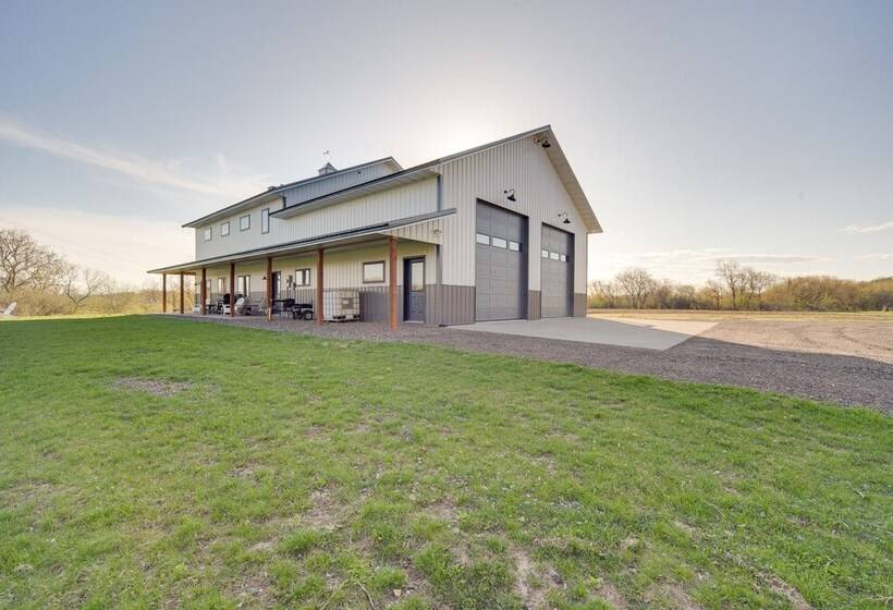 Large Home W/ Land In Prairie Farm!