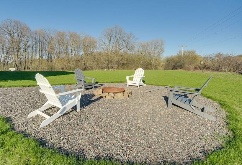 Large Home W/ Land In Prairie Farm!