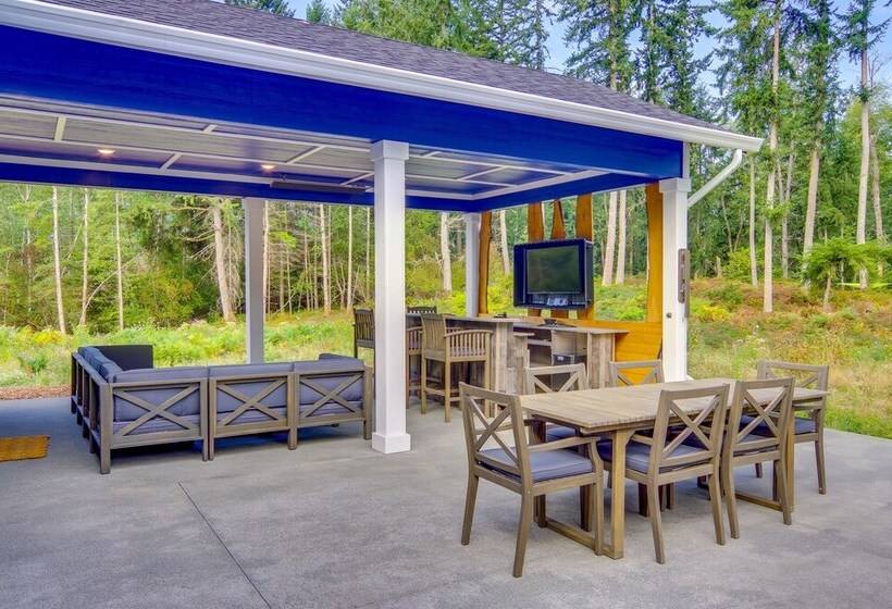 Lovely Clinton Home W/ Hot Tub On 10 Acres!