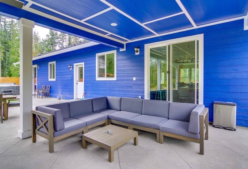 Lovely Clinton Home W/ Hot Tub On 10 Acres!